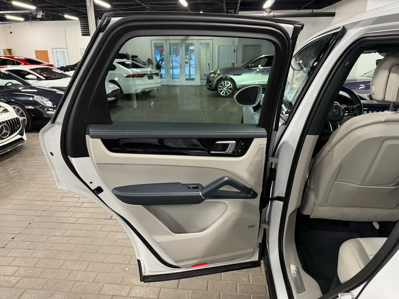 Porsche Cayenne снимка Porsche Cayenne