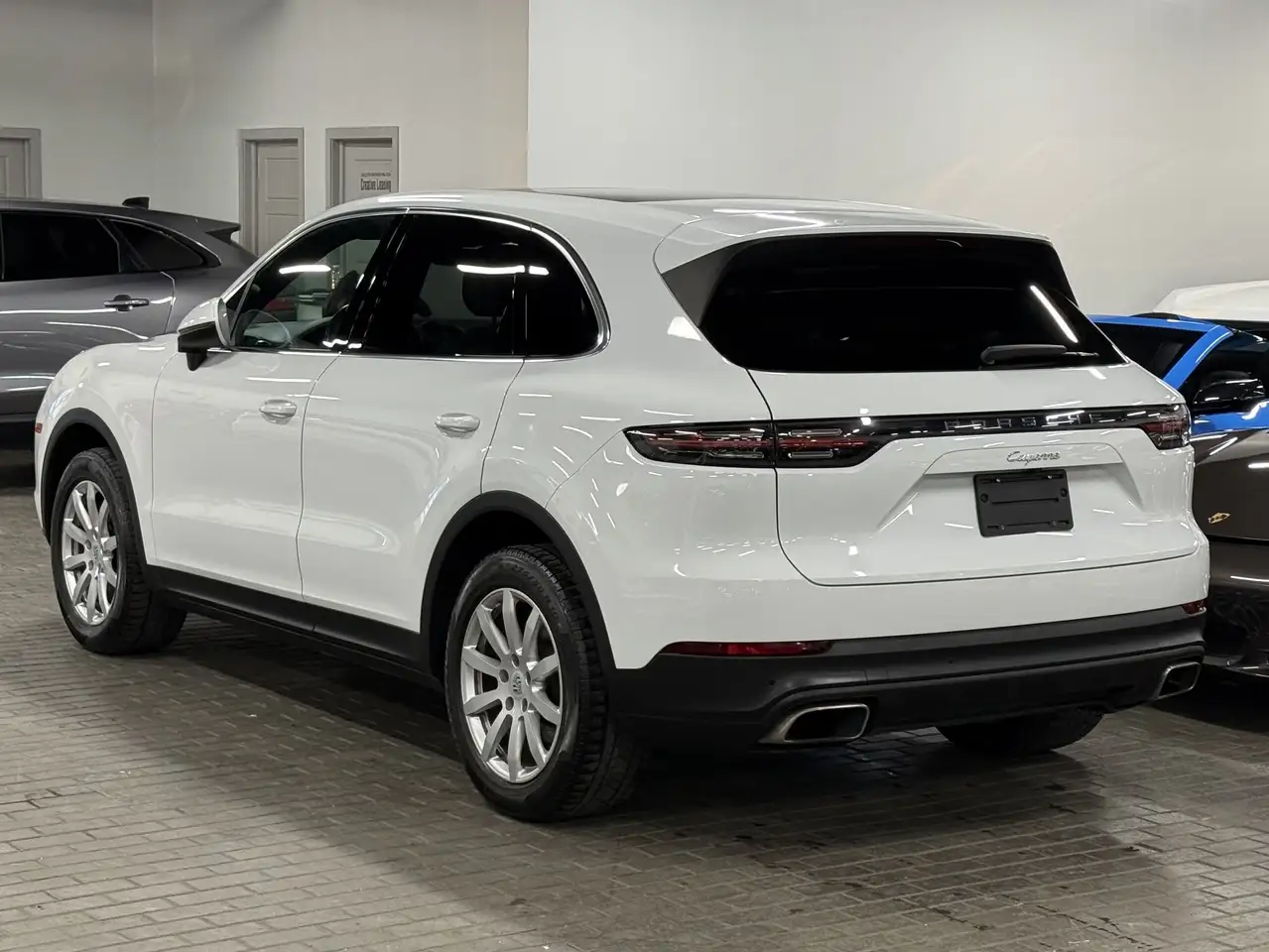 Porsche Cayenne снимка Porsche Cayenne