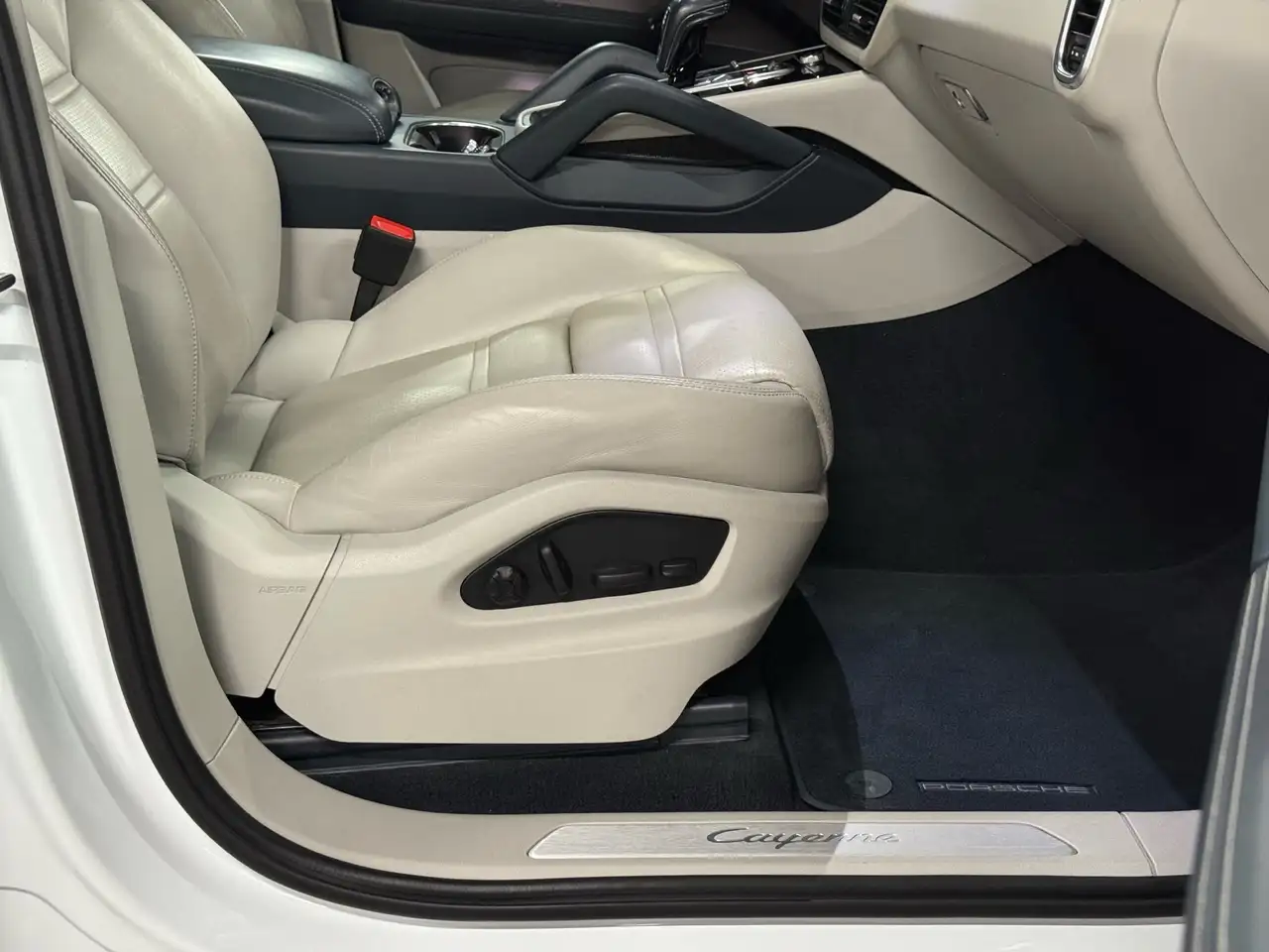 Porsche Cayenne снимка Porsche Cayenne