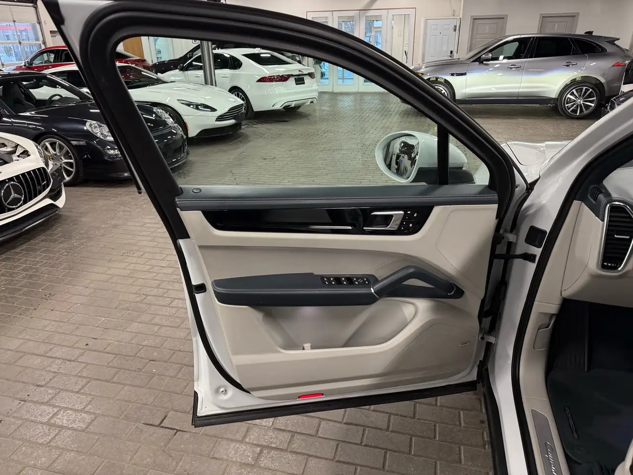Porsche Cayenne снимка Porsche Cayenne