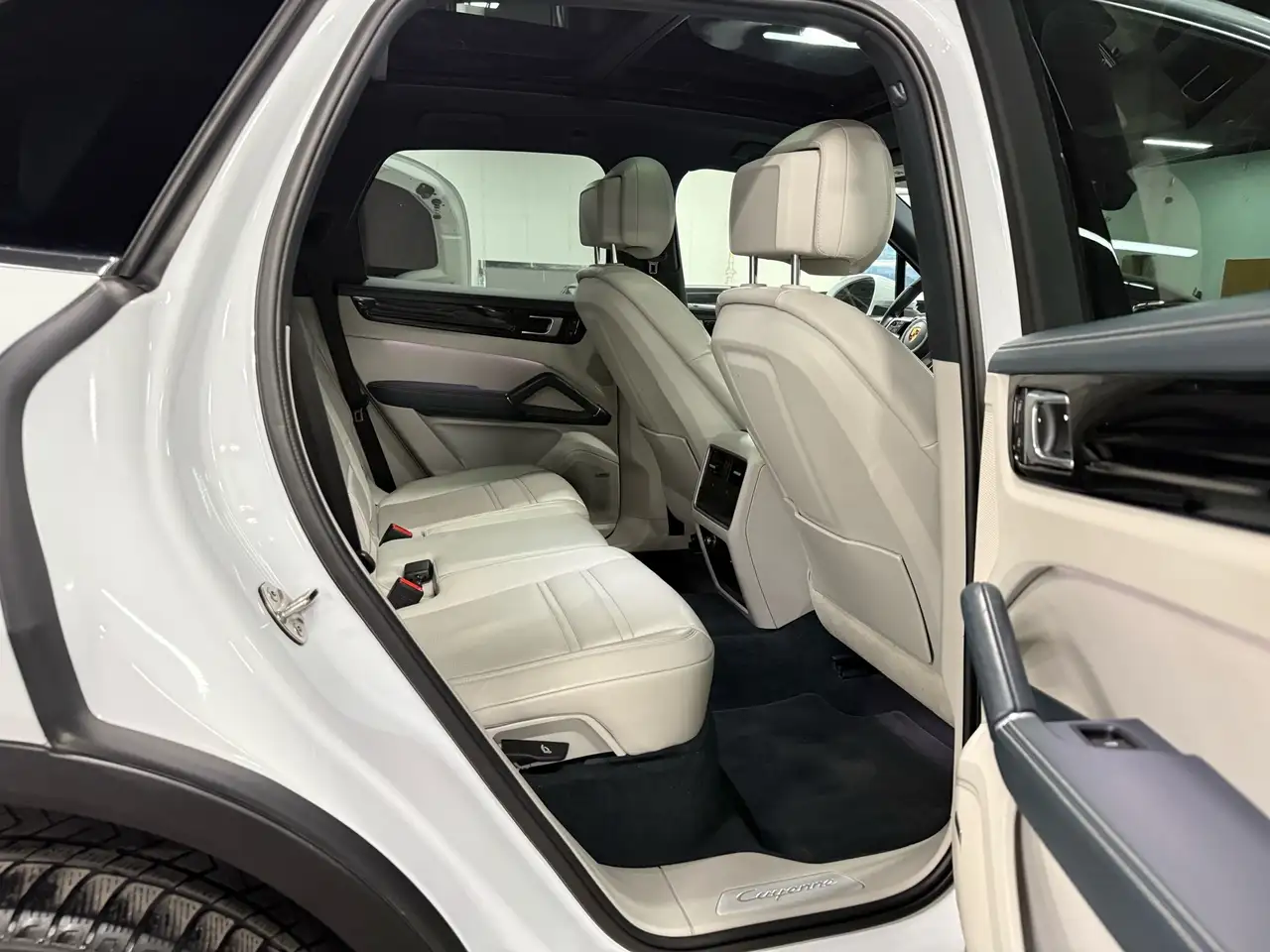 Porsche Cayenne снимка Porsche Cayenne