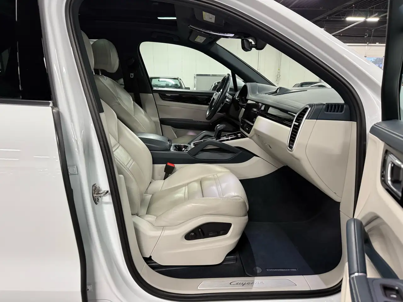Porsche Cayenne снимка Porsche Cayenne