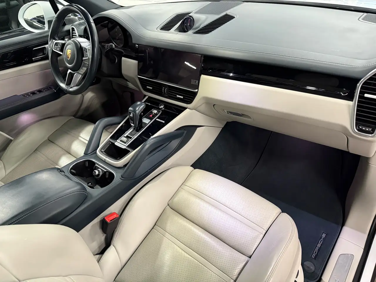 Porsche Cayenne снимка Porsche Cayenne