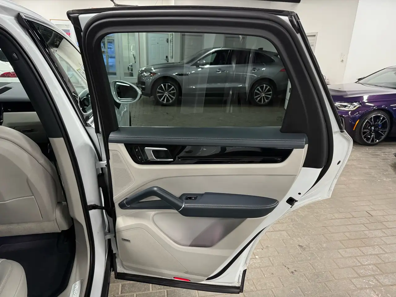 Porsche Cayenne снимка Porsche Cayenne