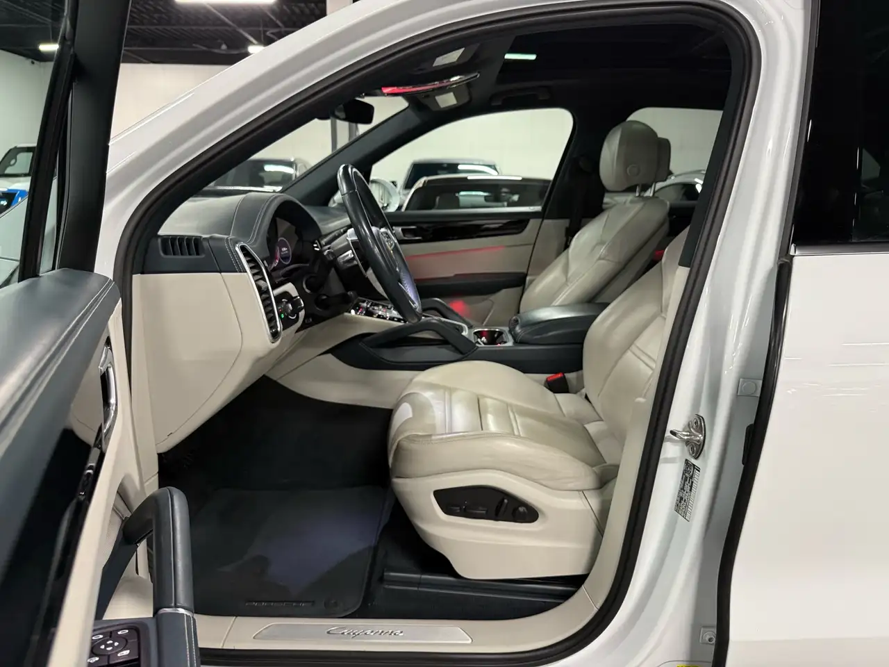 Porsche Cayenne снимка Porsche Cayenne