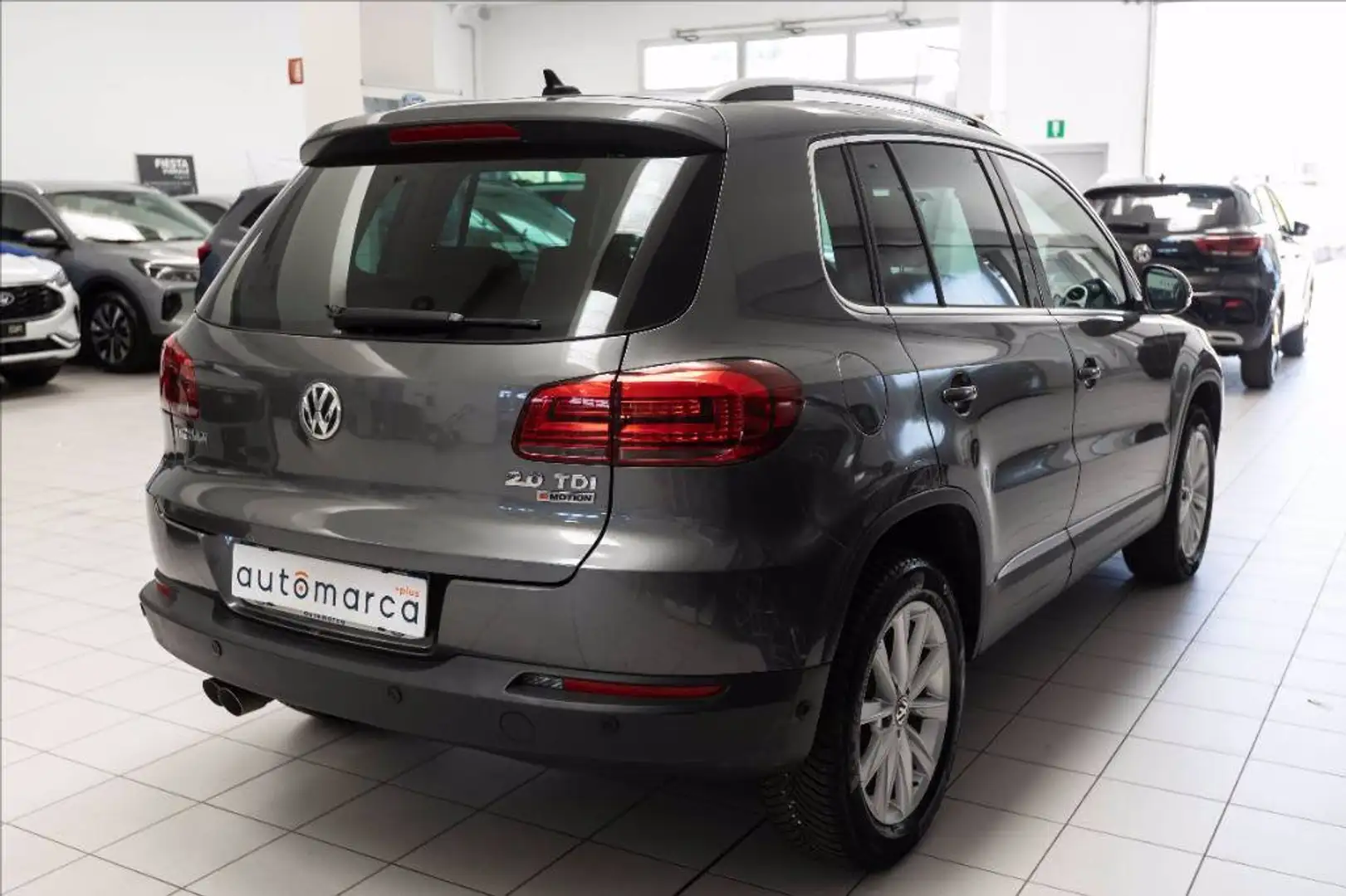 Volkswagen Tiguan 2.0 tdi Sport&Style 4motion dsg Gris - 2