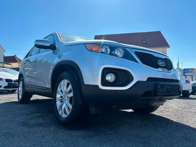 Kia Sorento 4WD 7 SITZE + AUT + AHK + MOTORSCHADEN