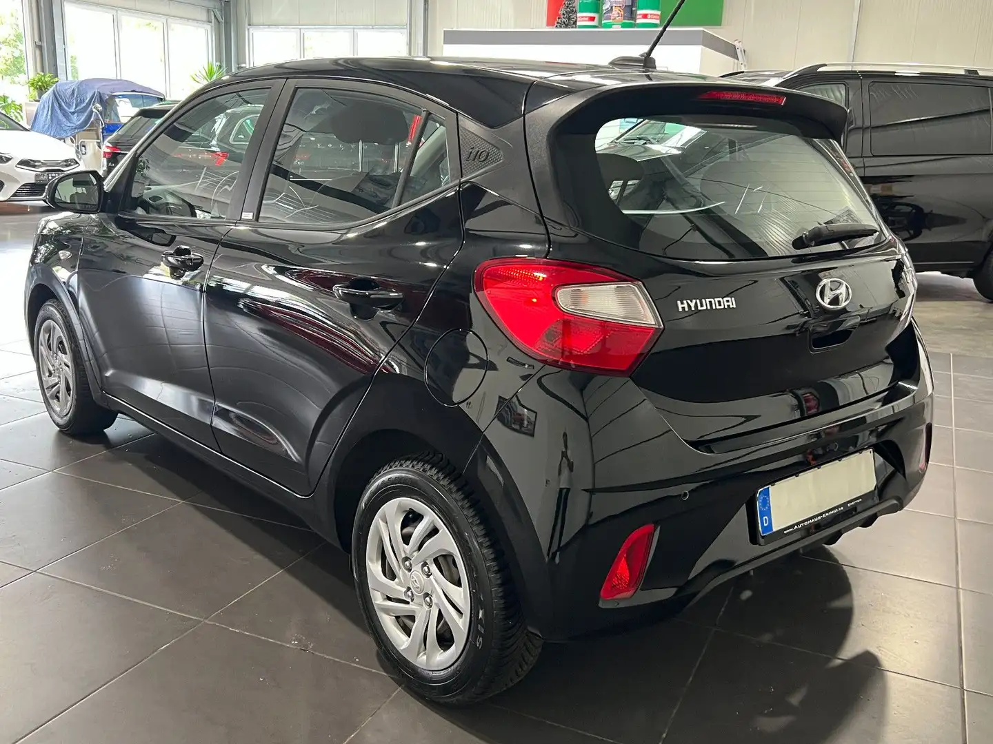 Hyundai i10 **5-Türig*Klima*SHZ*PDC*BT*Temp*Spur** Schwarz - 2