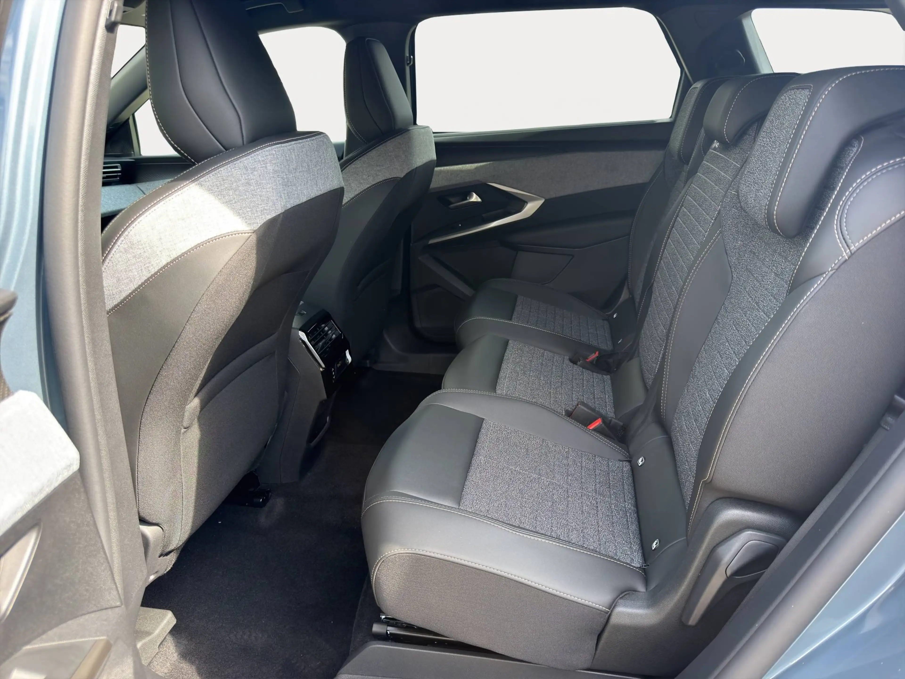 Peugeot 5008 5008 1.2 Turbo MHEV ALLURE 7pl. — photo 13