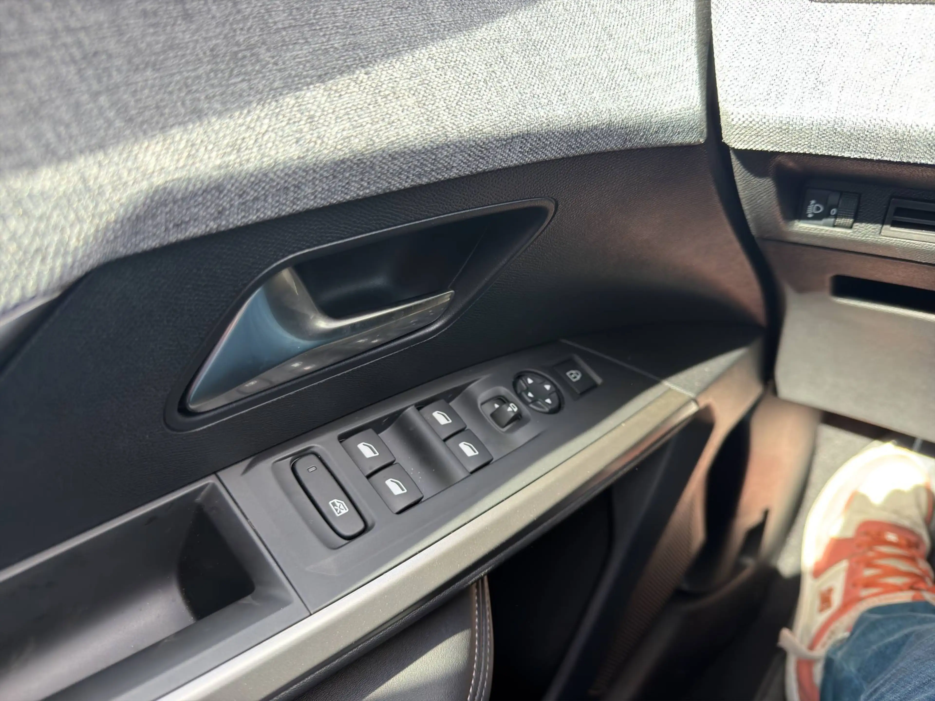 Peugeot 5008 5008 1.2 Turbo MHEV ALLURE 7pl. — photo 12