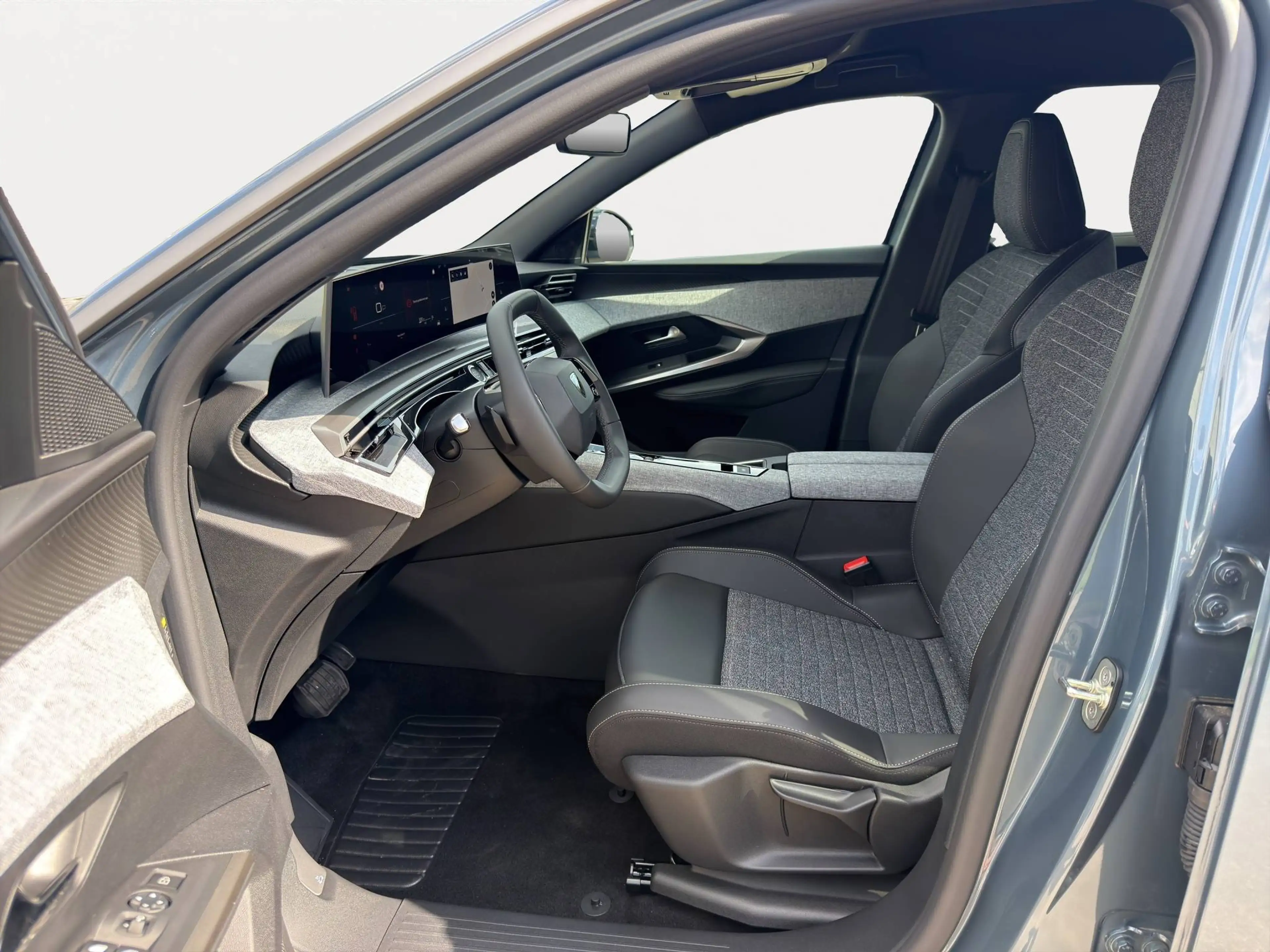 Peugeot 5008 5008 1.2 Turbo MHEV ALLURE 7pl. — photo 9