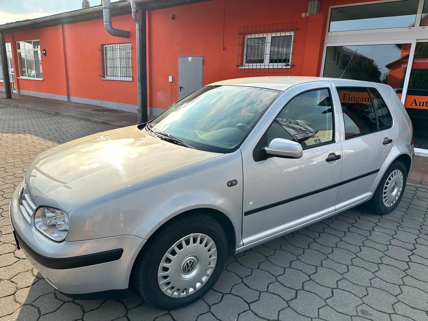 Volkswagen Golf 1.6 * Aus 1.Hand * Klimaautomatik * Guter Zustand Silber - 1