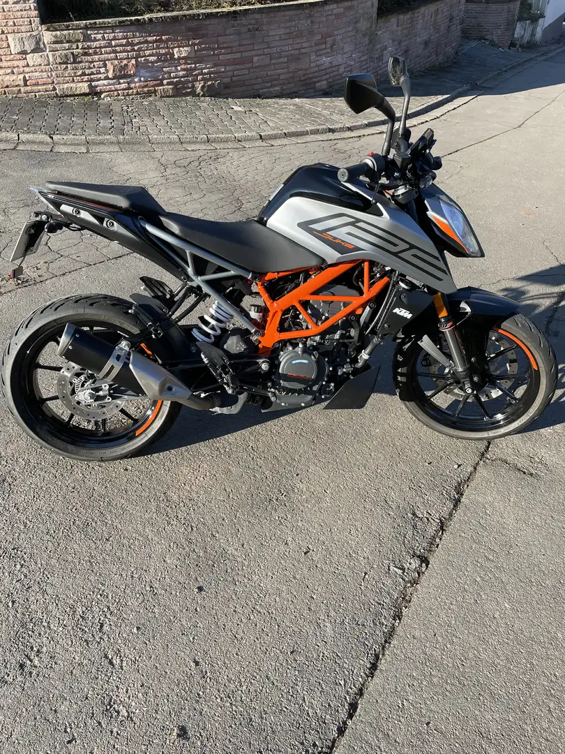 KTM 125 Duke - 1