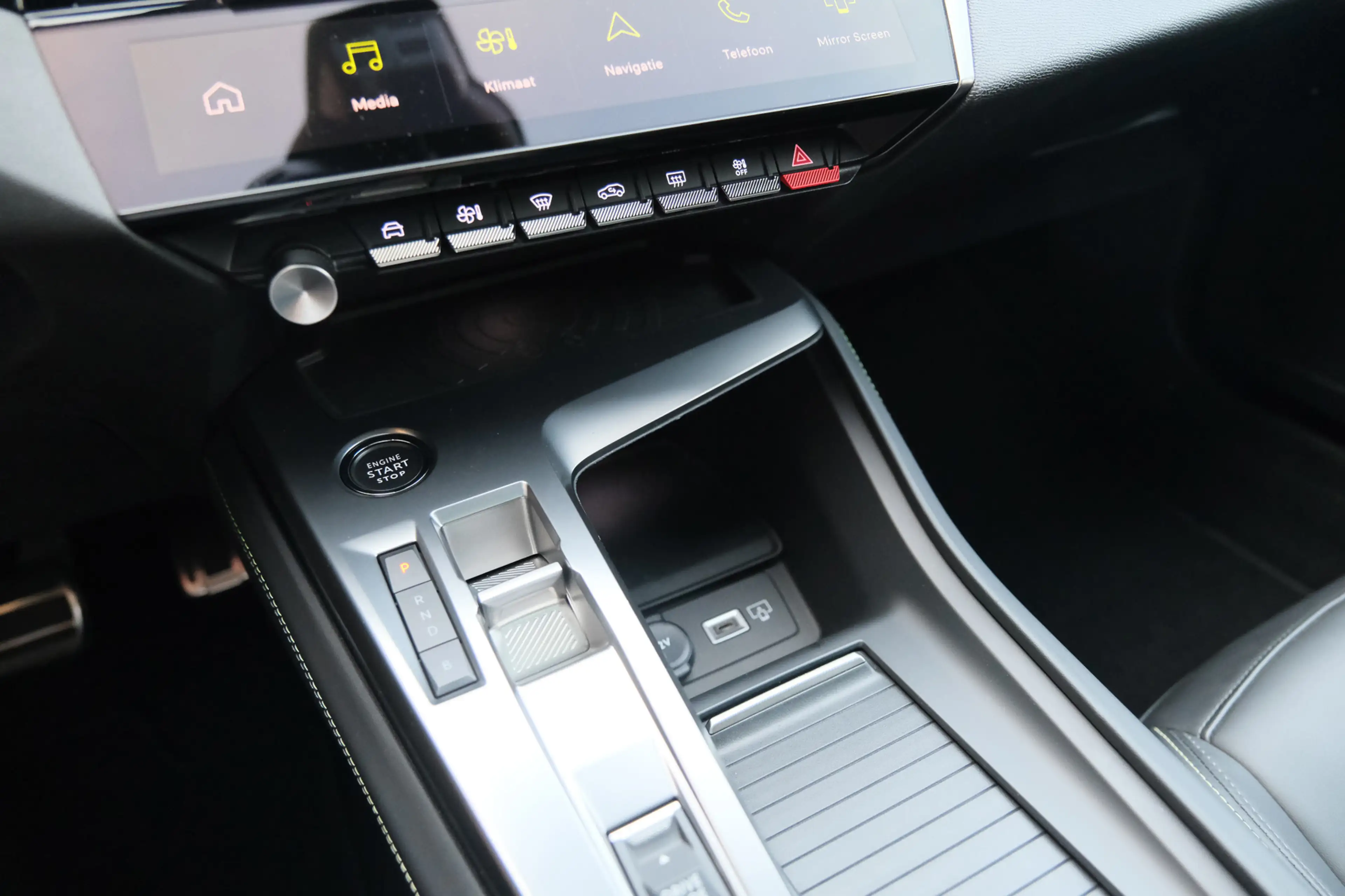 Peugeot 408 1.6 HYbrid GT 225 EAT8 First Edition — photo 16