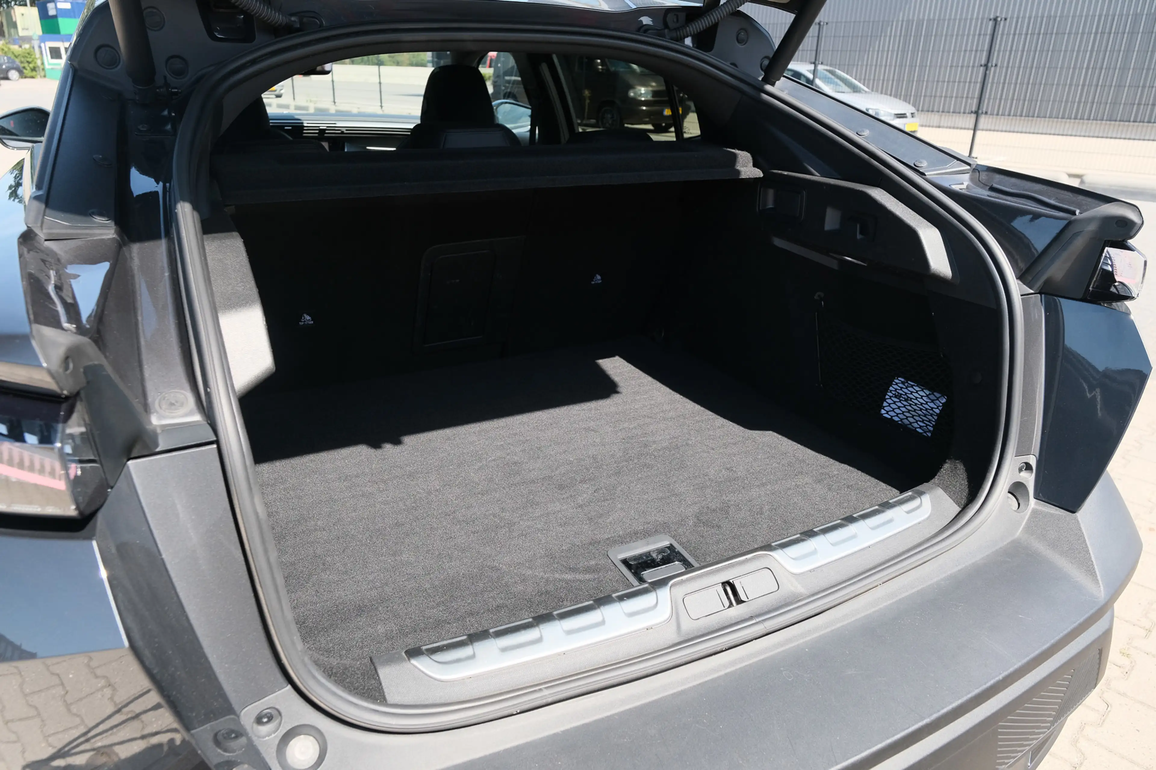 Peugeot 408 1.6 HYbrid GT 225 EAT8 First Edition — photo 40