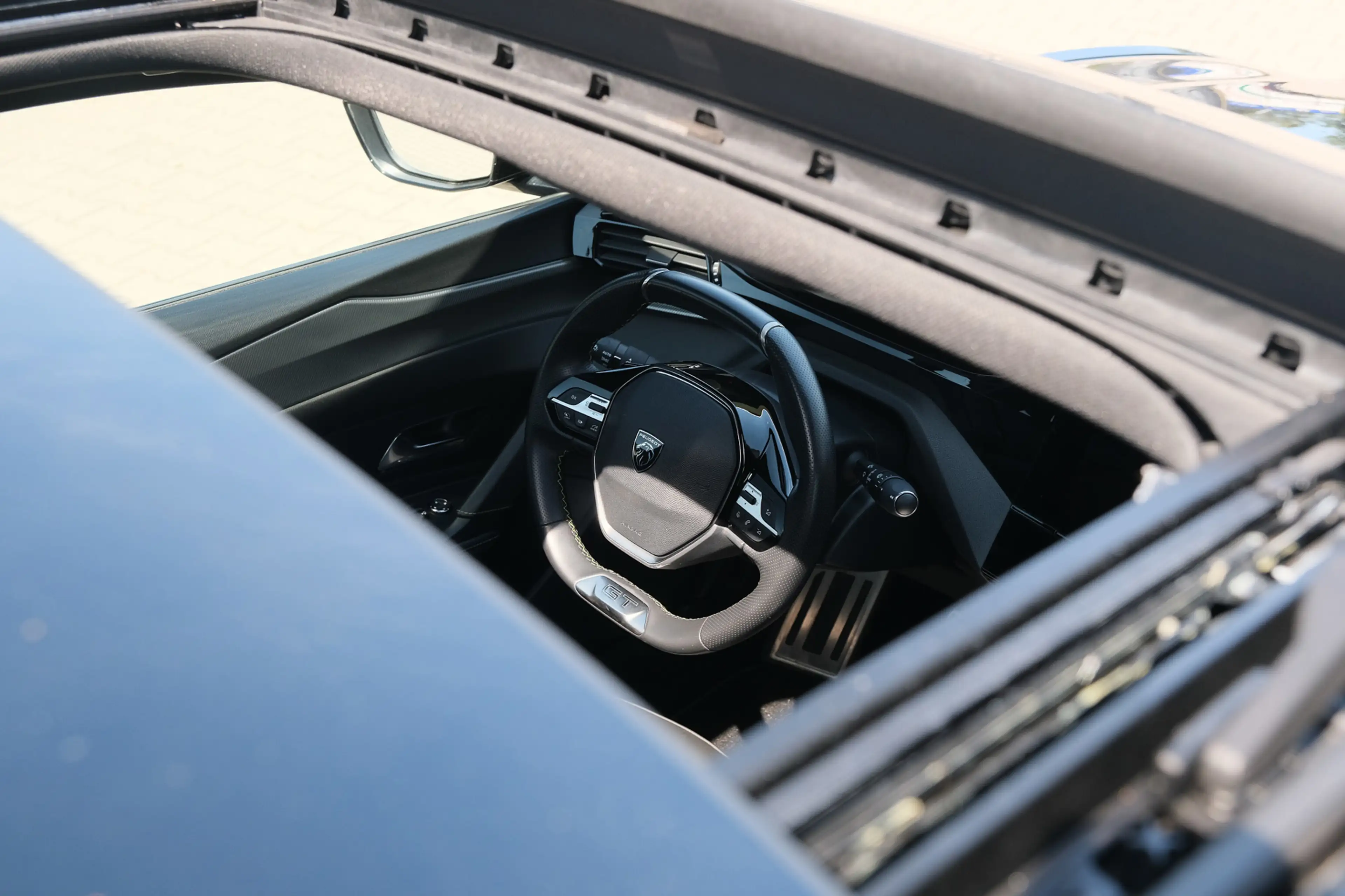 Peugeot 408 1.6 HYbrid GT 225 EAT8 First Edition — photo 7