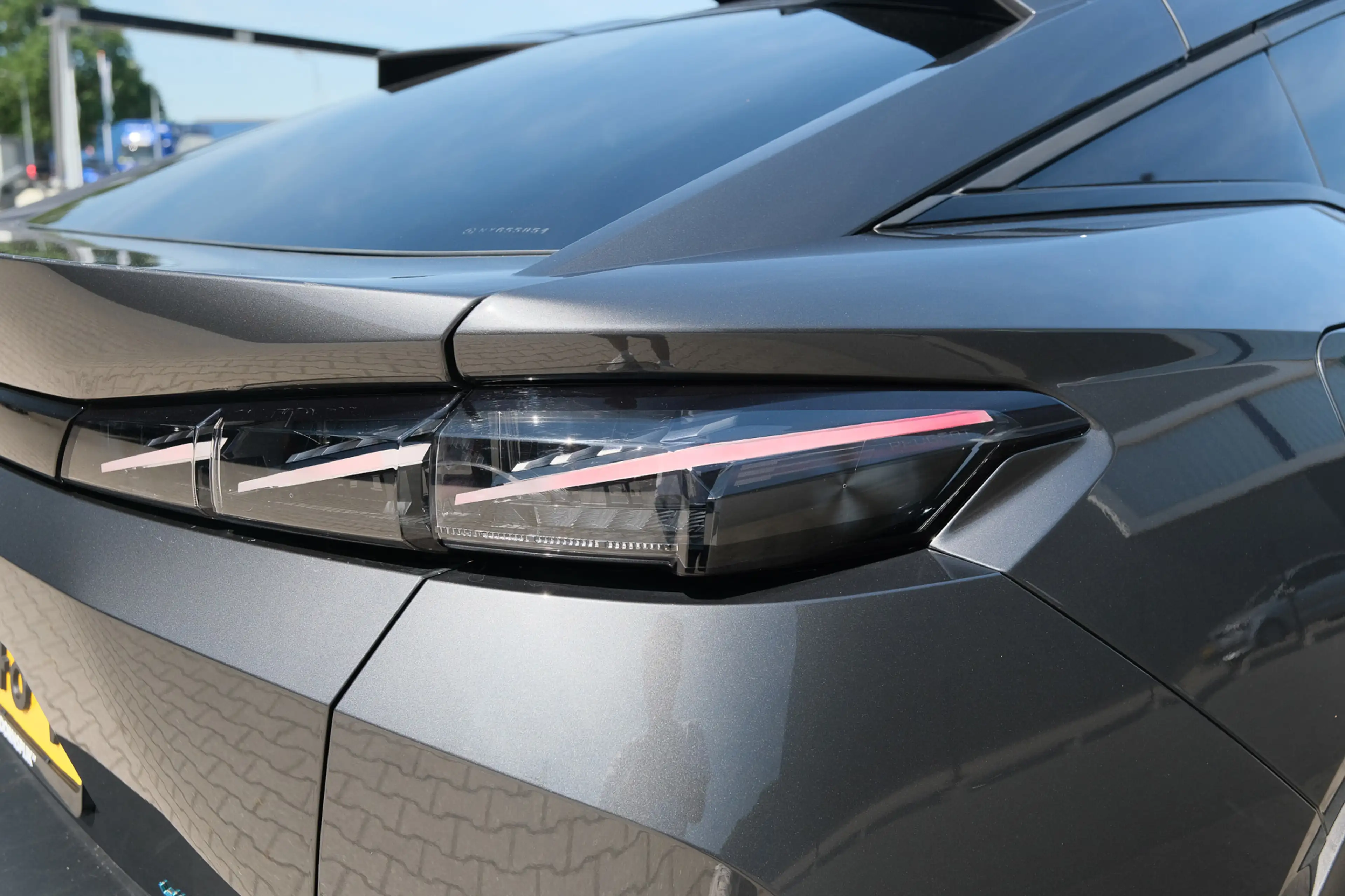 Peugeot 408 1.6 HYbrid GT 225 EAT8 First Edition — photo 28