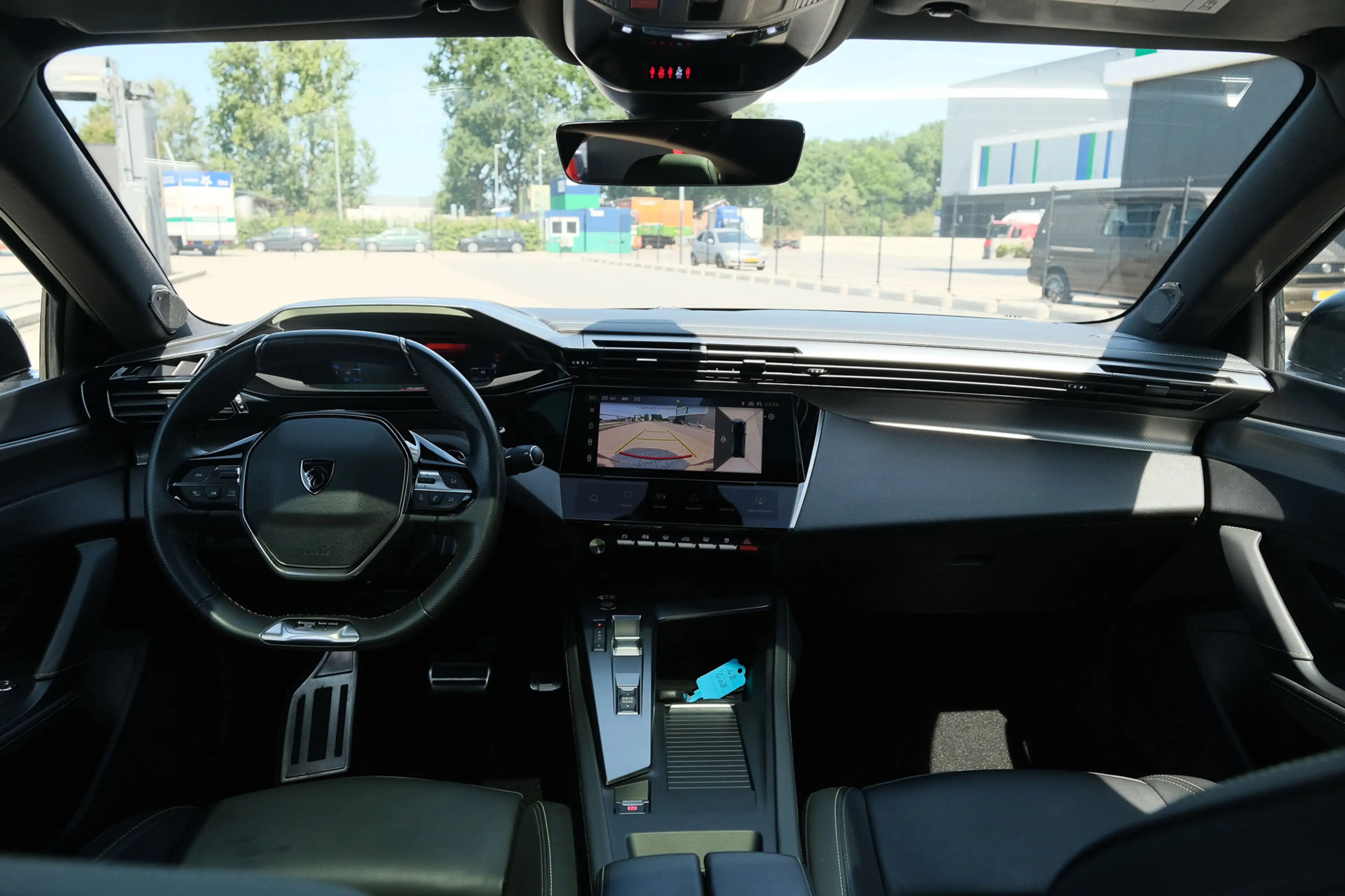 Peugeot 408 1.6 HYbrid GT 225 EAT8 First Edition — photo 30