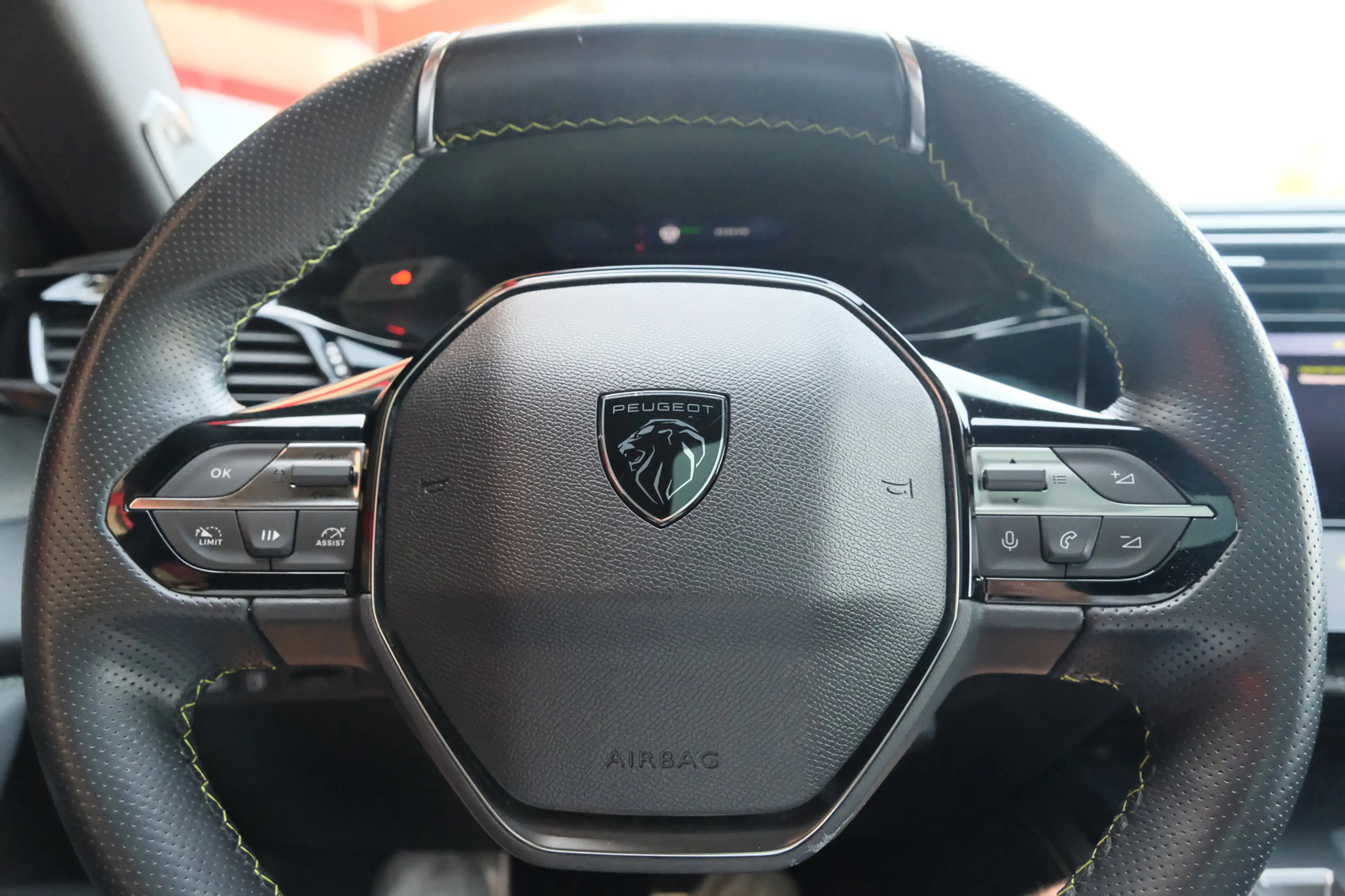 Peugeot 408 1.6 HYbrid GT 225 EAT8 First Edition — photo 24