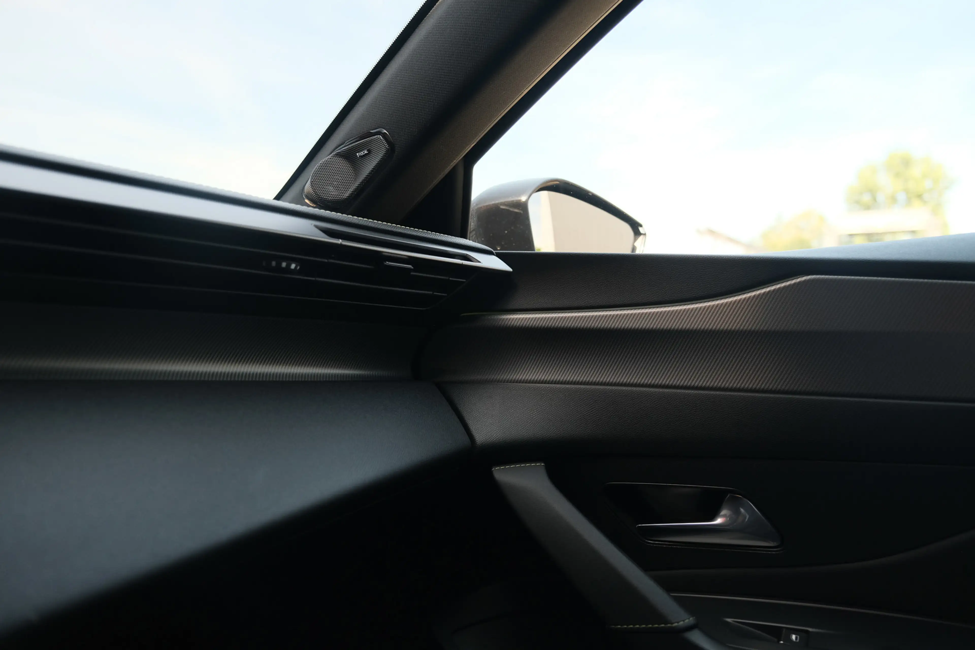 Peugeot 408 1.6 HYbrid GT 225 EAT8 First Edition — photo 23