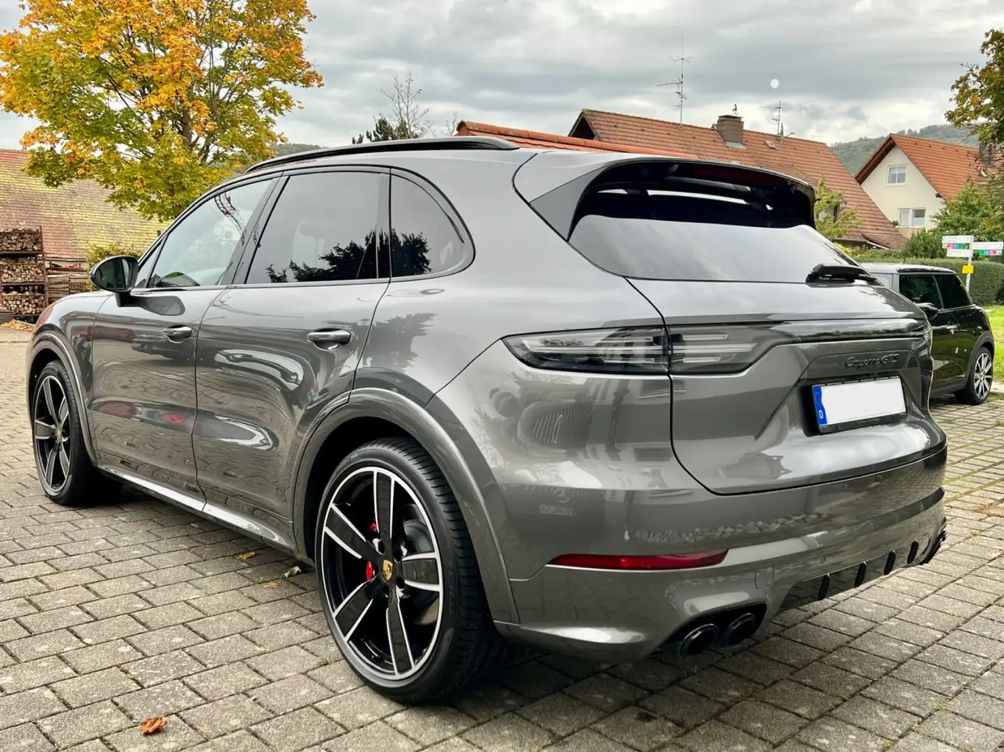 Porsche Cayenne GTS /LED/Pano/Standheizung/HeadUp/BOSE Grijs - 2