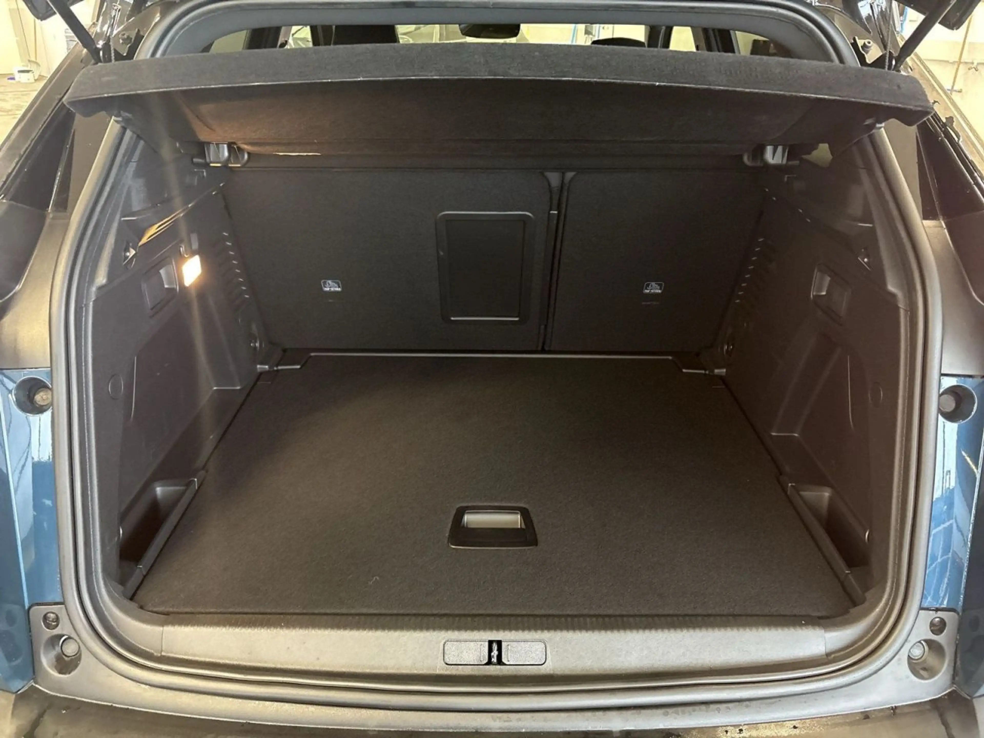 Peugeot 3008 GT Hybrid 136 e-DSC6 — photo 14