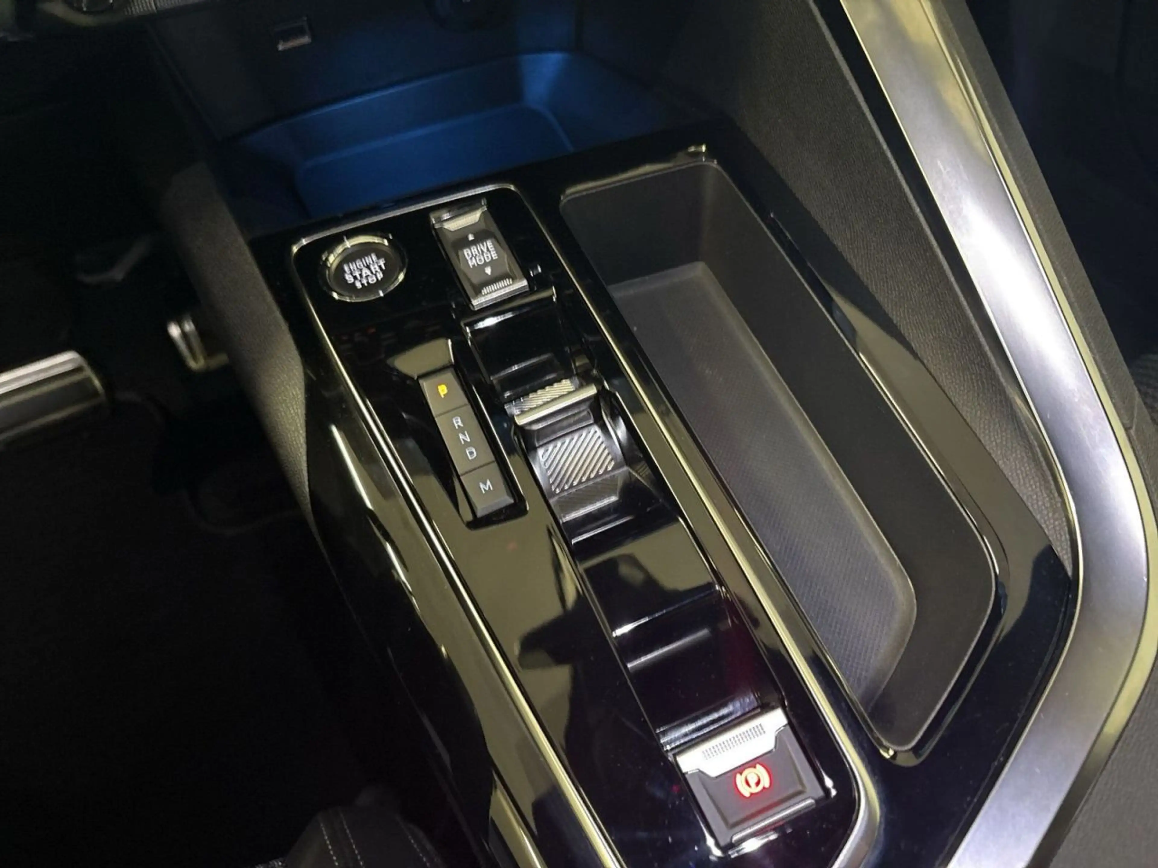 Peugeot 3008 GT Hybrid 136 e-DSC6 — photo 13