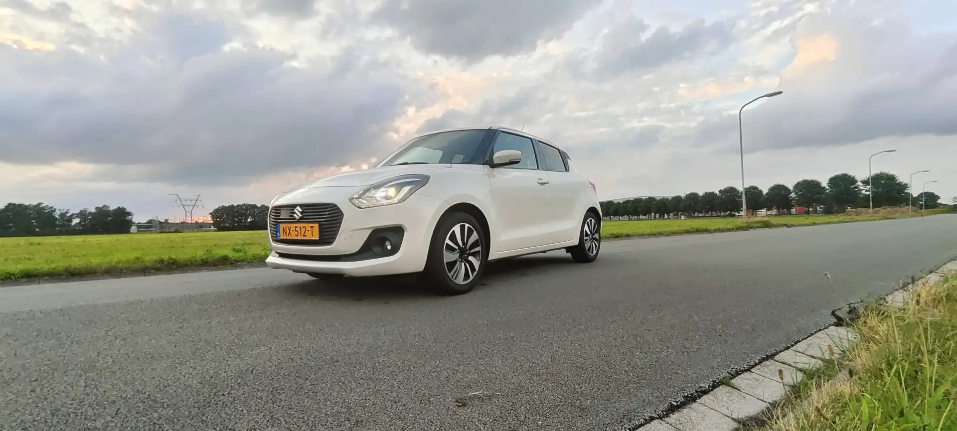 Suzuki Swift 1.2 Stijl Smart Hybr Biały - 1