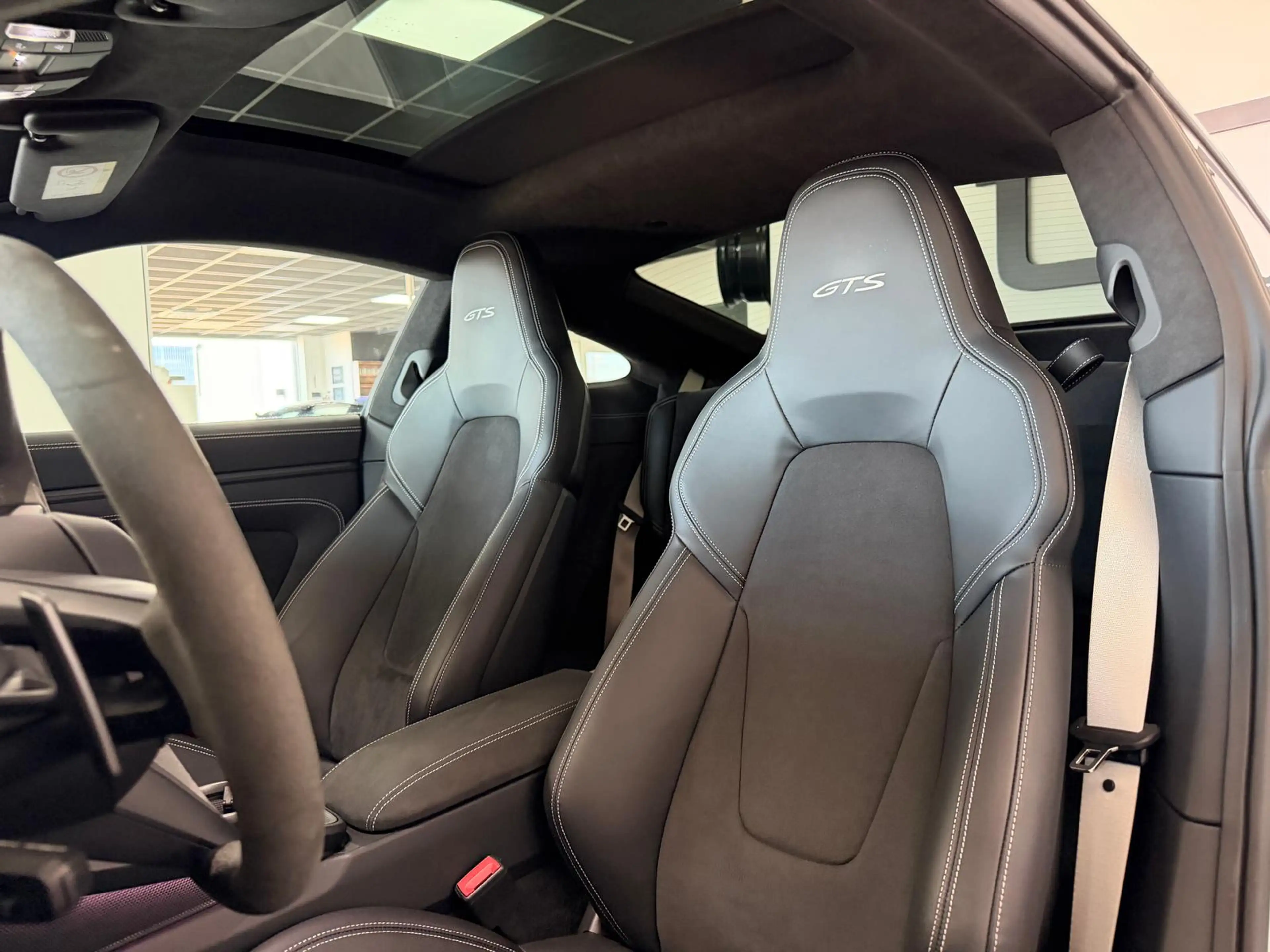 Porsche 992 4 GTS Matrix 18-Wege Carbon Schiebedach PPF — photo 12
