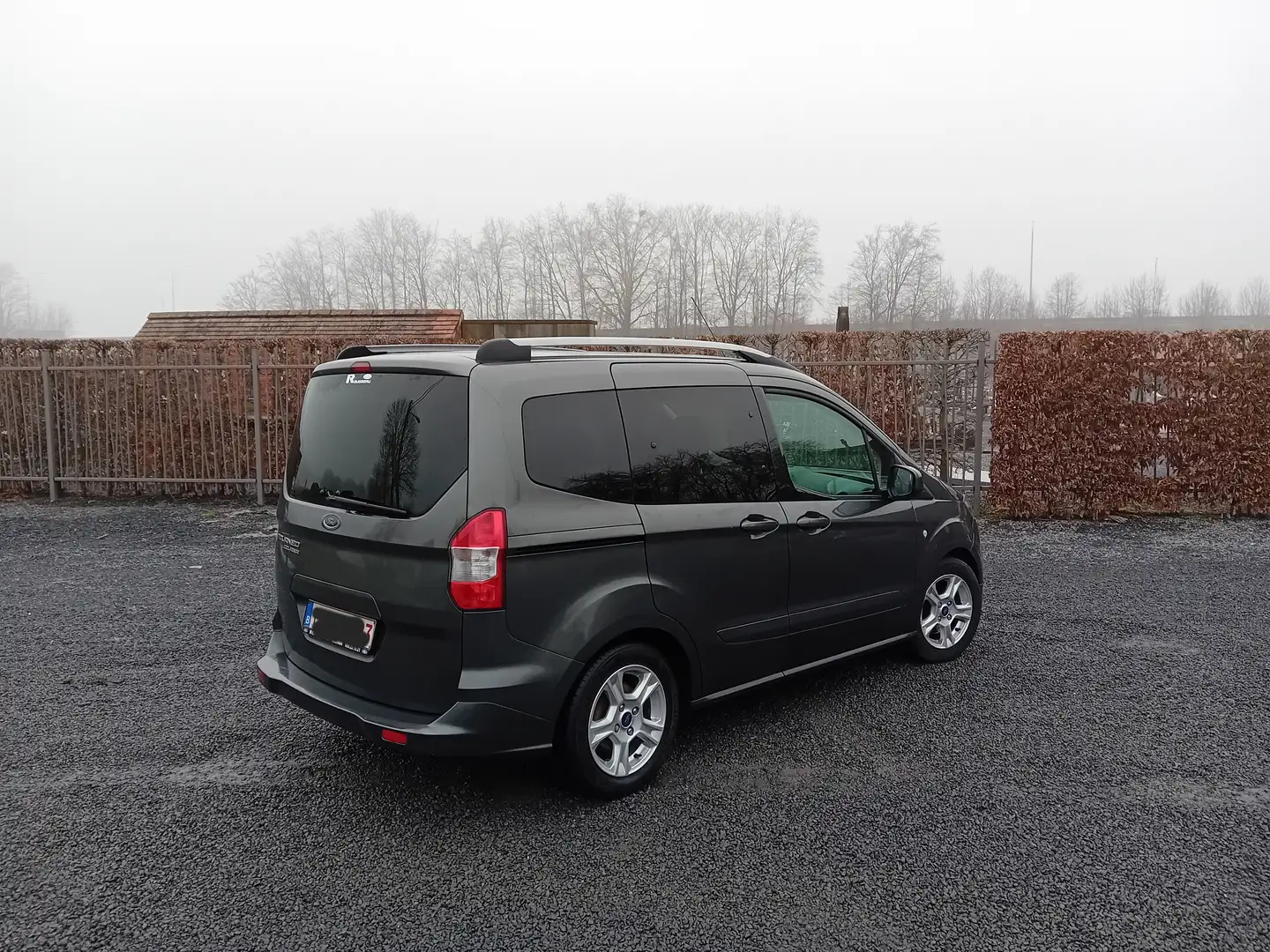 Ford Tourneo Courier 1.0 EcoBoost Trend Gris - 2