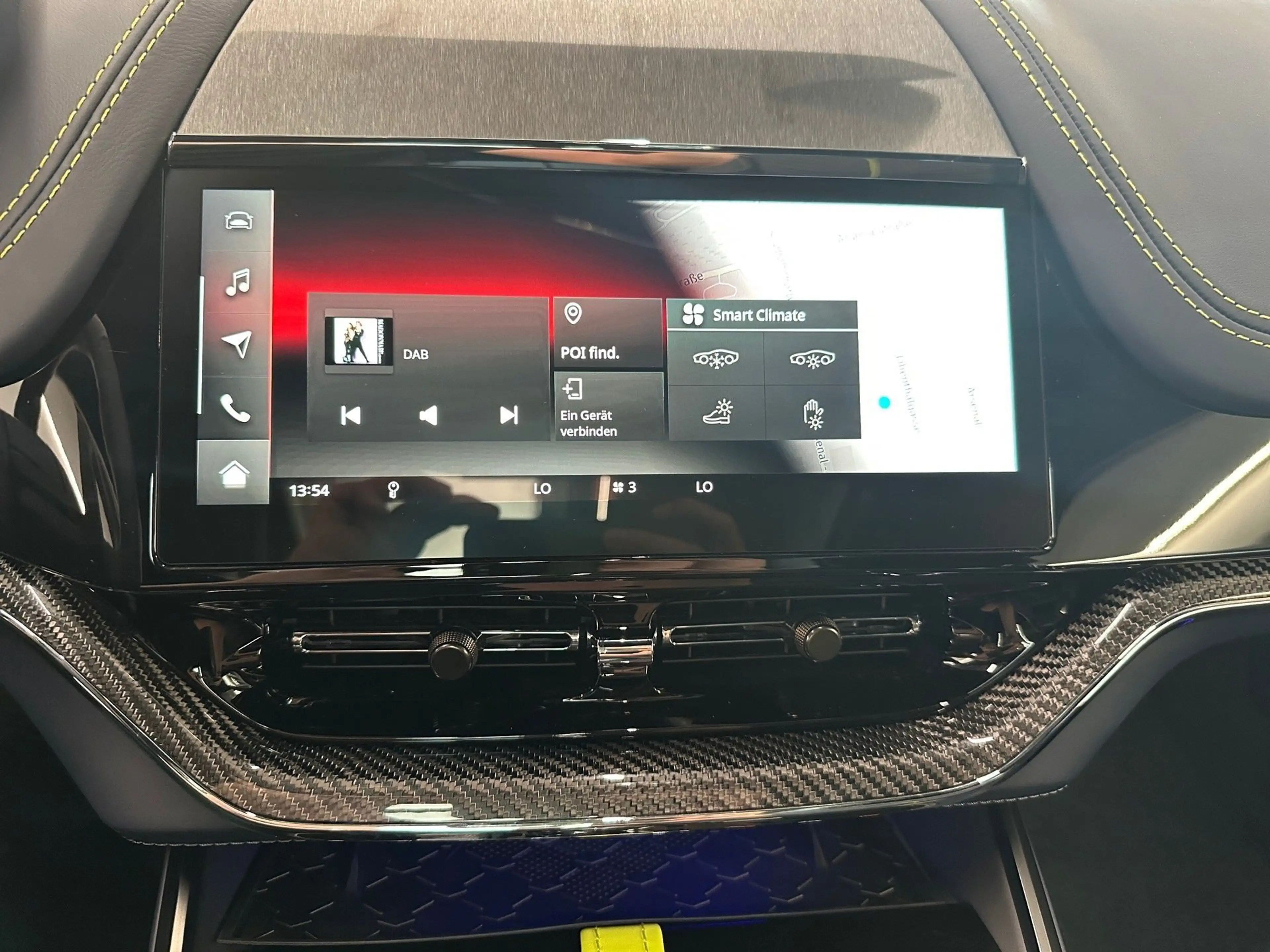 Aston Martin DBX S / Apex Grey / B&W / CF-Interior Pack / — photo 12