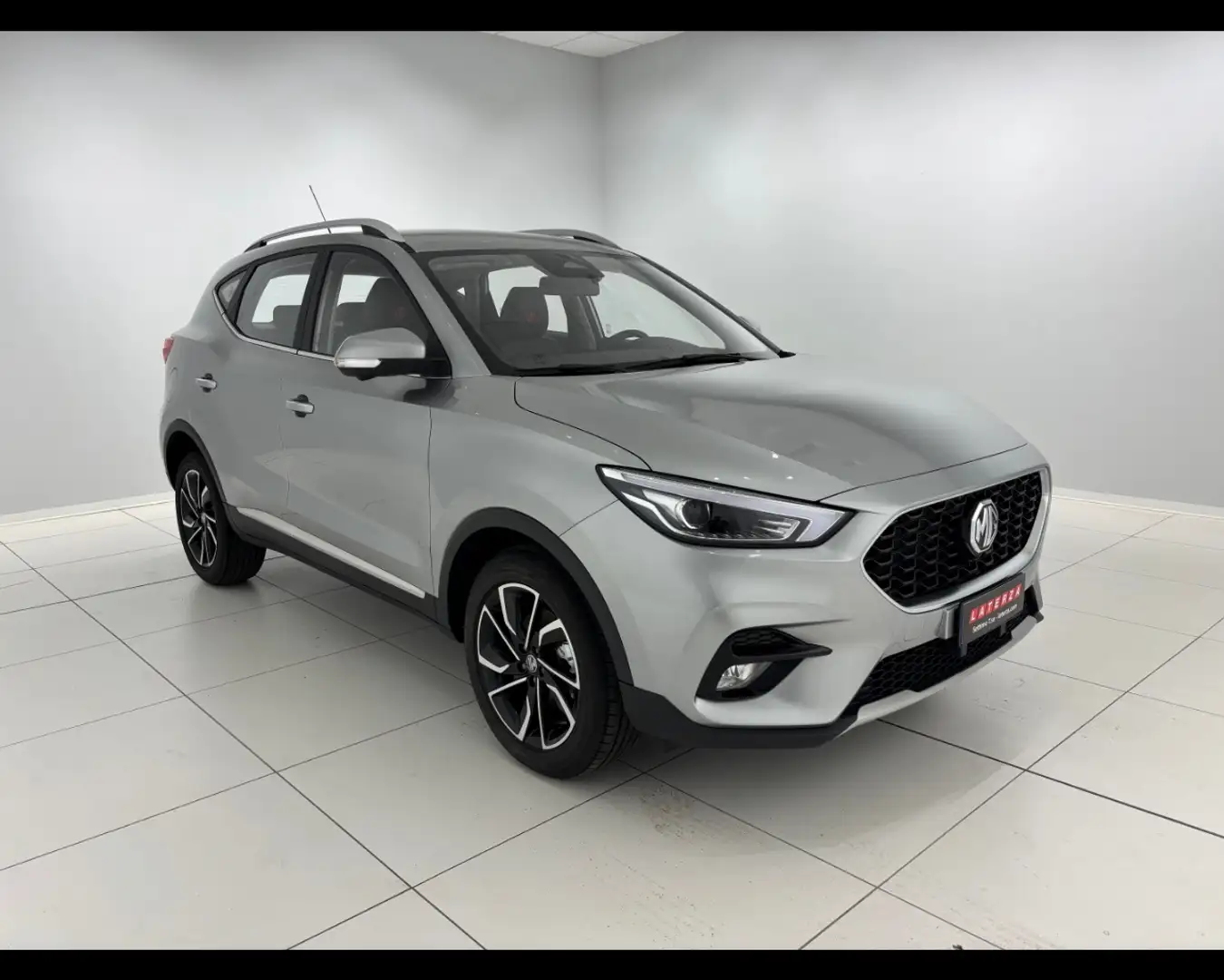MG ZS Classic 1.5 Luxury Argent - 1