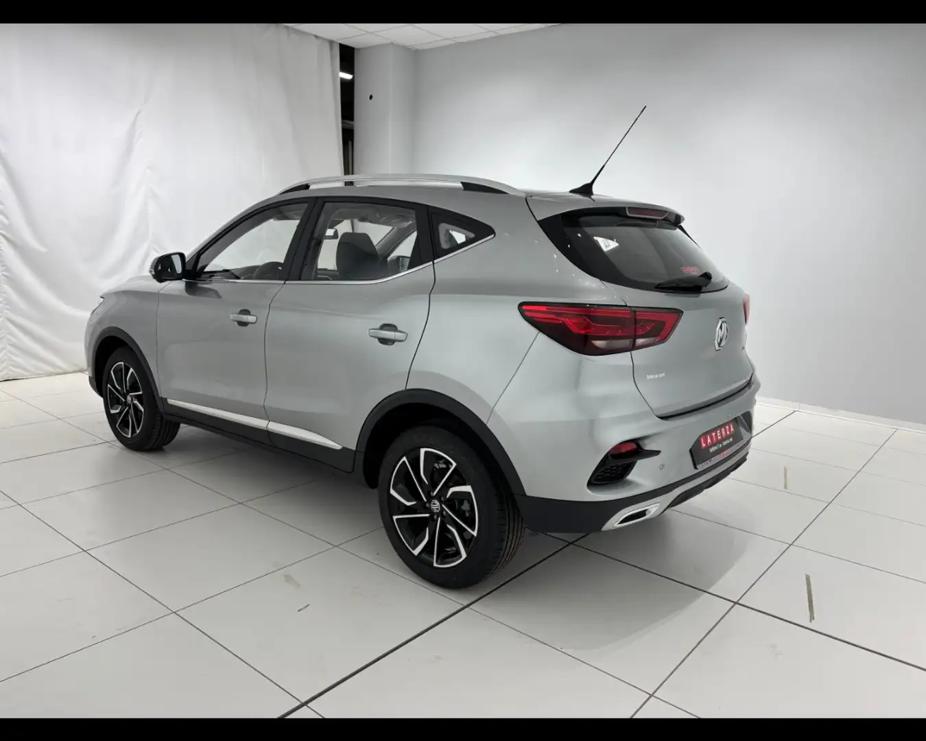 MG ZS Classic 1.5 Luxury Argent - 2