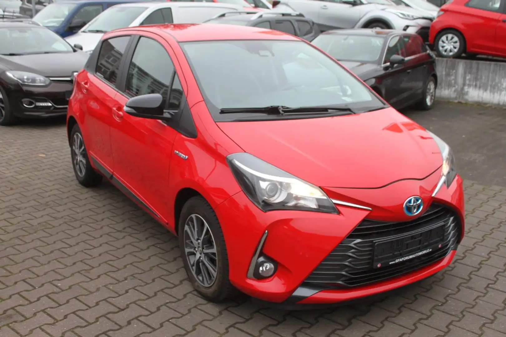 Toyota Yaris Hybrid Y20 Club Rot - 2