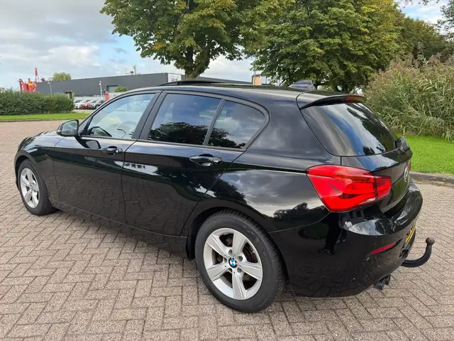 BMW 1 Series view 8