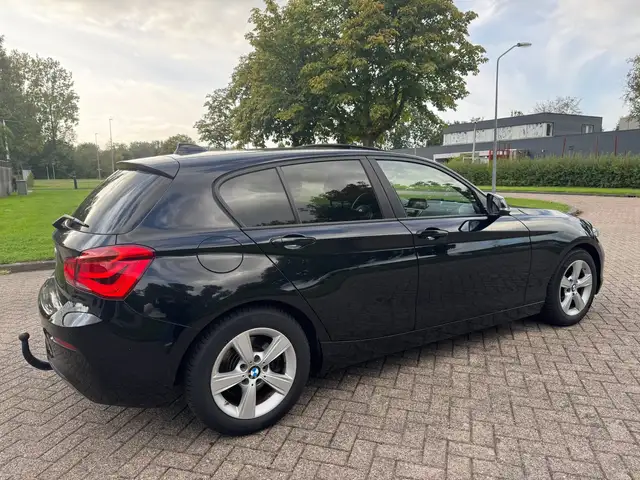BMW 1 Series view 5