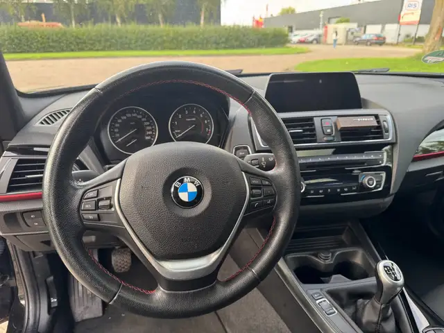 BMW 1 Series view 14