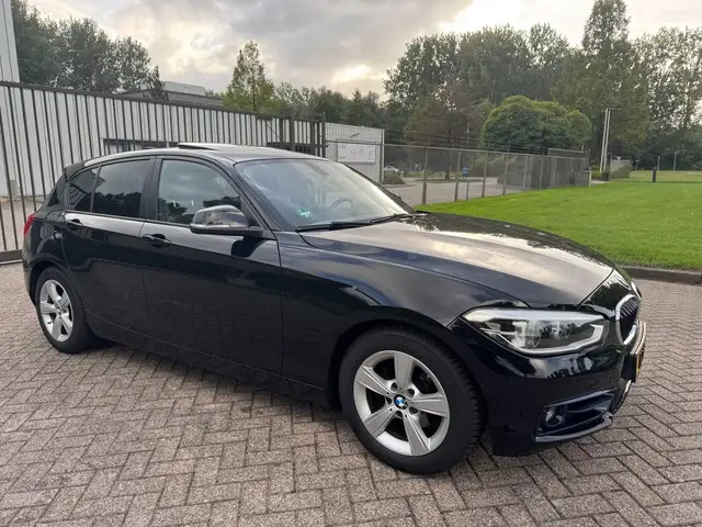 BMW 1 Series view 3