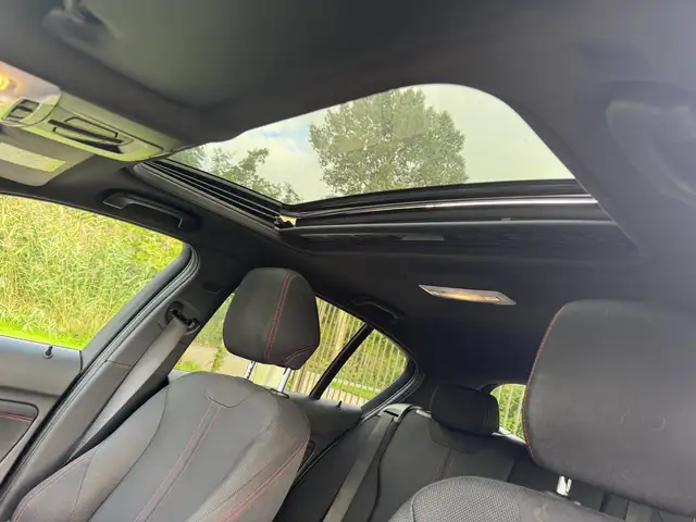 BMW 1 Series view 12