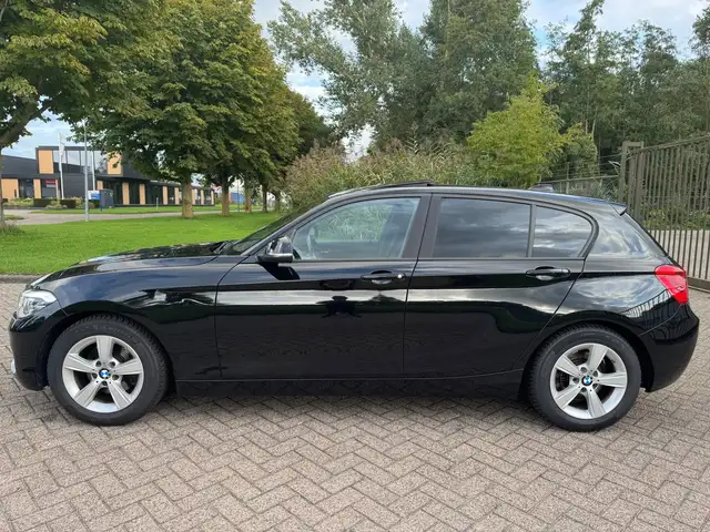 BMW 1 Series view 9