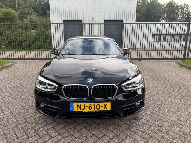 BMW 1 Series view 2