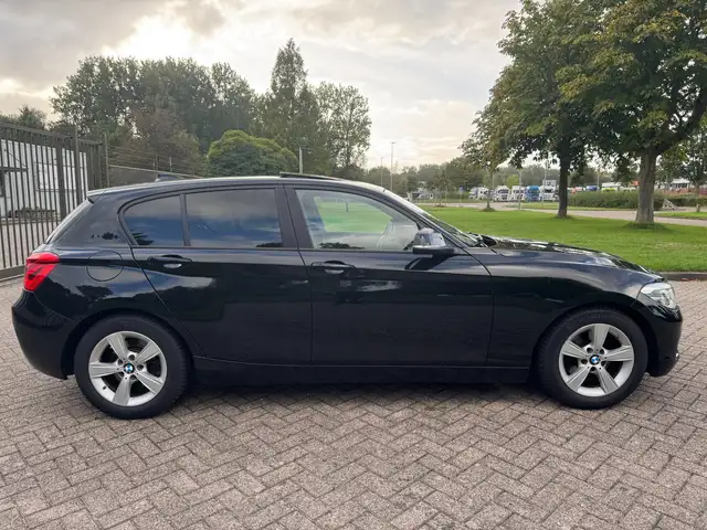 BMW 1 Series view 4