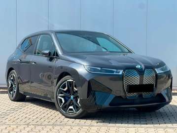 xDrive 40 autonomie : 425 km WLTP Soh 100% + Toit vitre panoramique