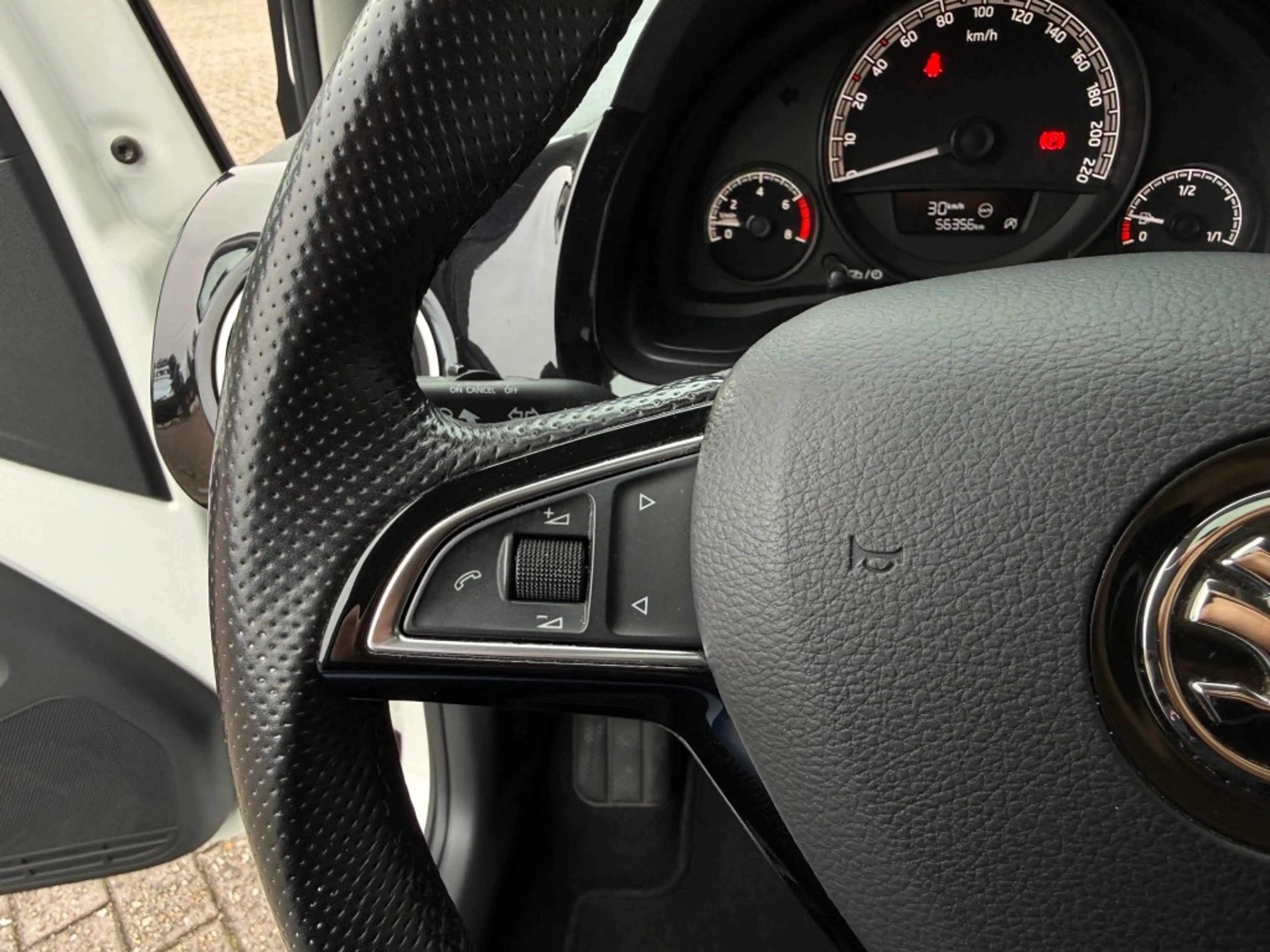 Skoda Citigo 1.0 Greentech Ambition - Pano Cruise Airco Bluetoo — photo 31