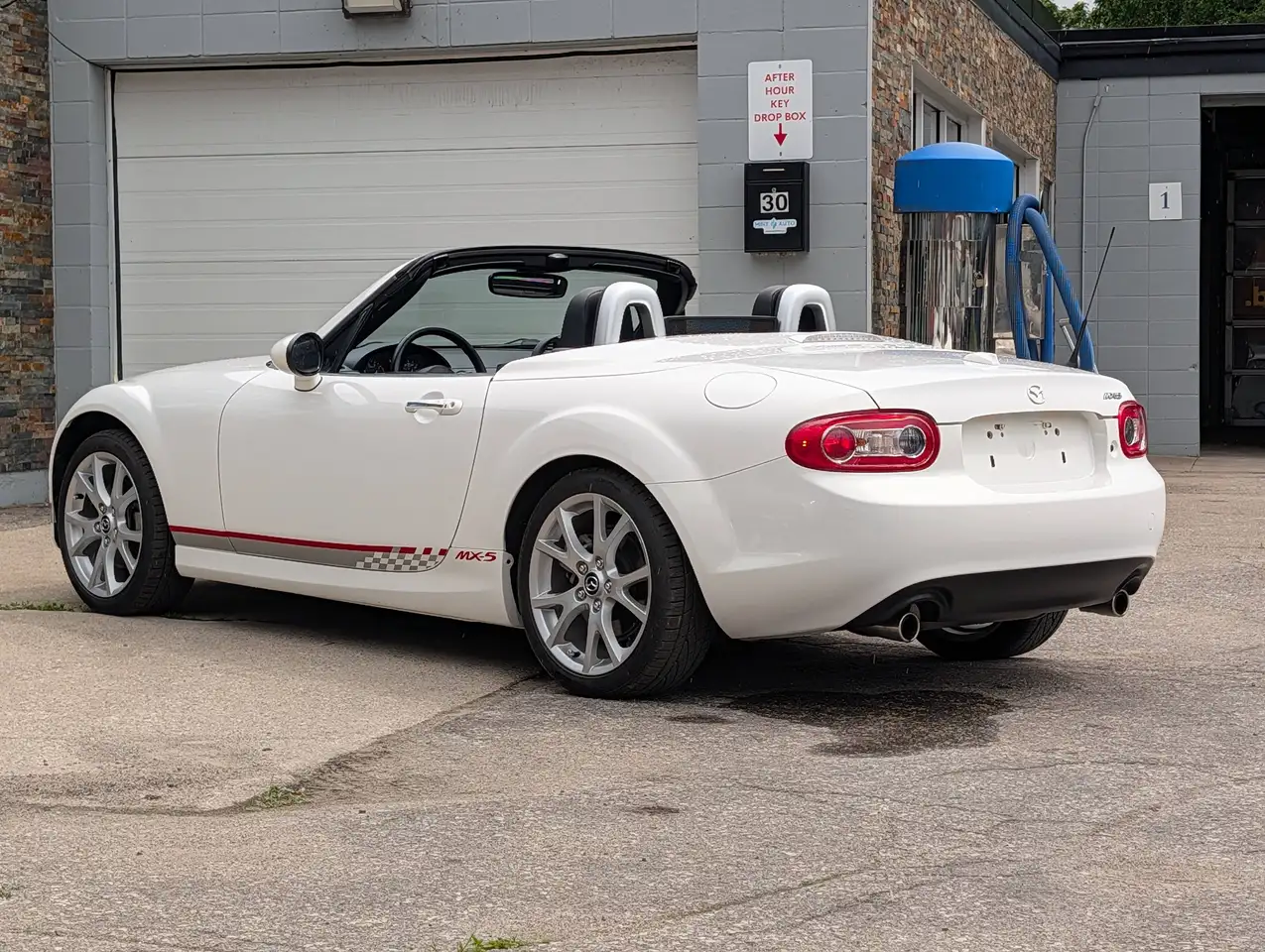Mazda MX-5 Miata снимка Mazda MX-5 Miata