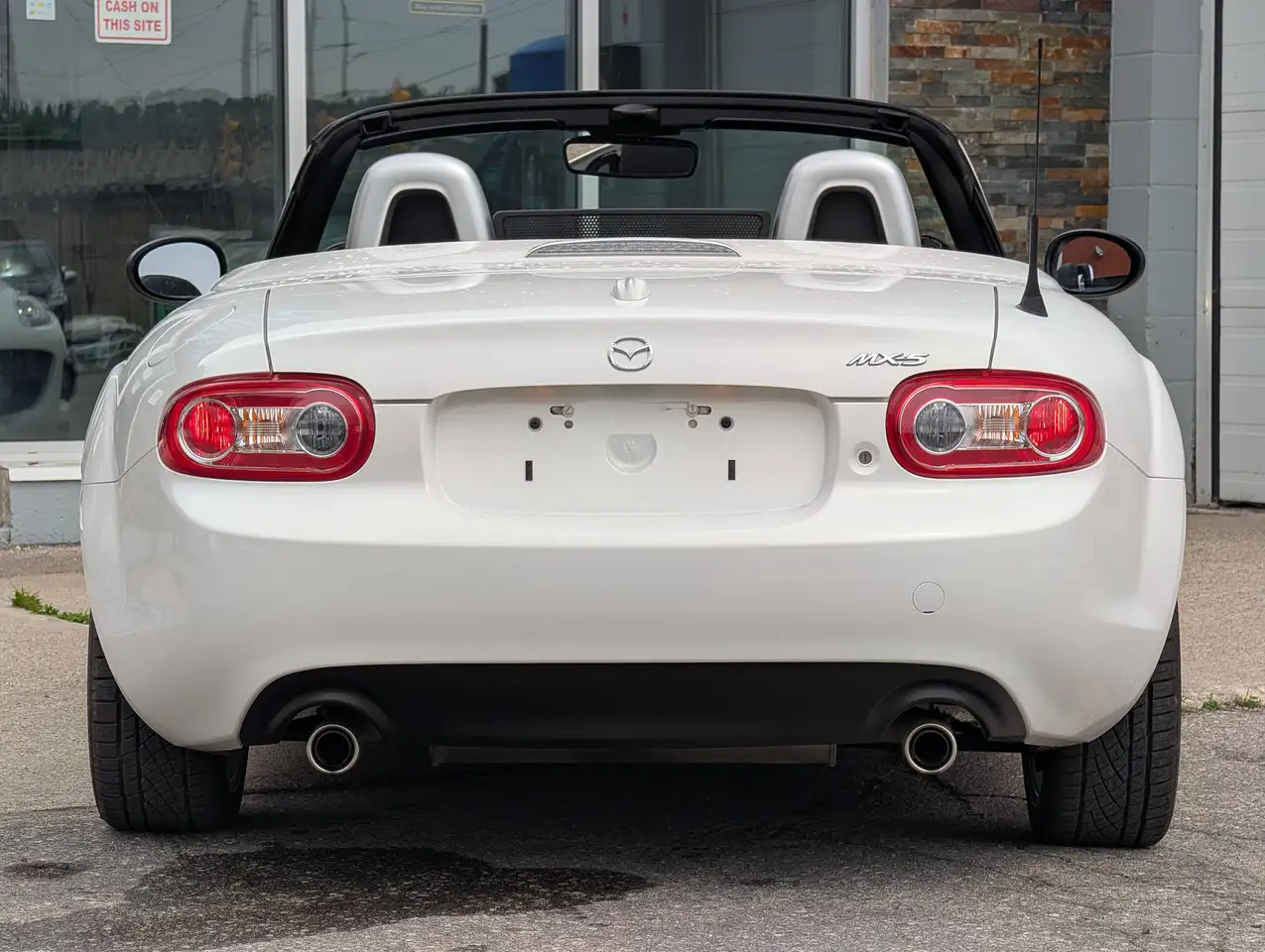 Mazda MX-5 Miata снимка Mazda MX-5 Miata
