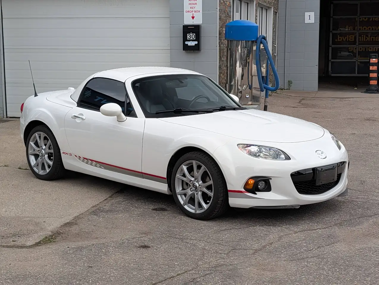 Mazda MX-5 Miata снимка Mazda MX-5 Miata