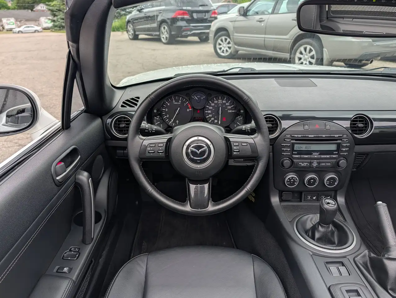 Mazda MX-5 Miata снимка Mazda MX-5 Miata