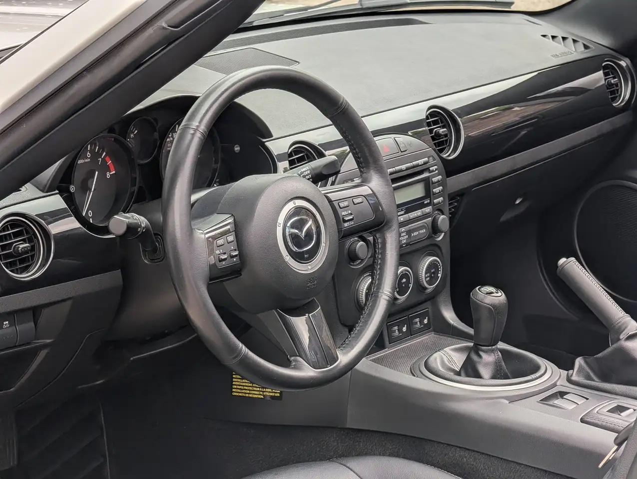 Mazda MX-5 Miata снимка Mazda MX-5 Miata