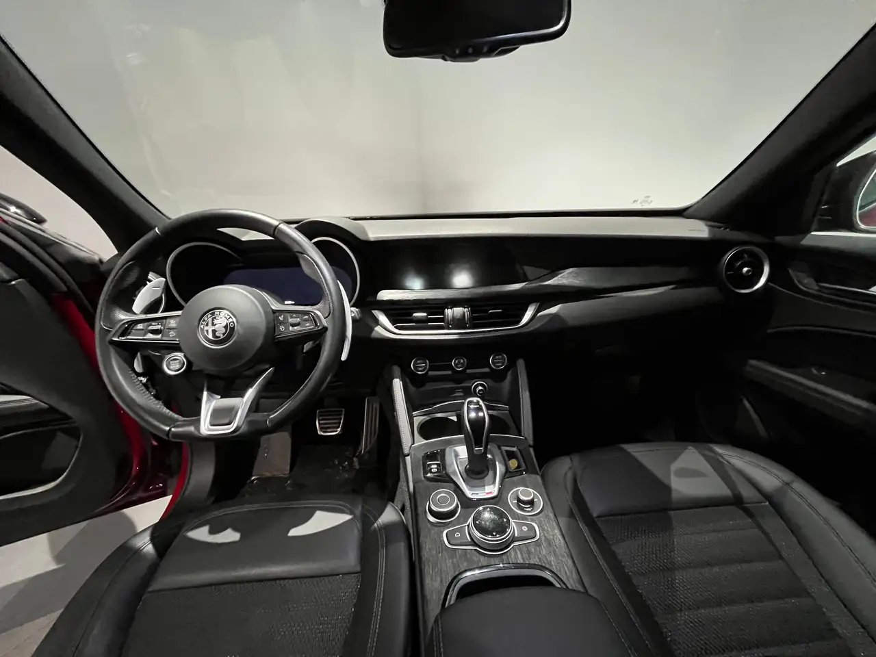 Alfa Romeo Stelvio 2023 — фото 9